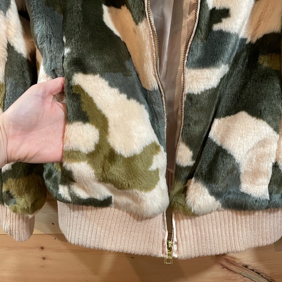 Marc New York Andrew Marc Faux Fur Camouflage Jacket Size M - Picture 2 of 6
